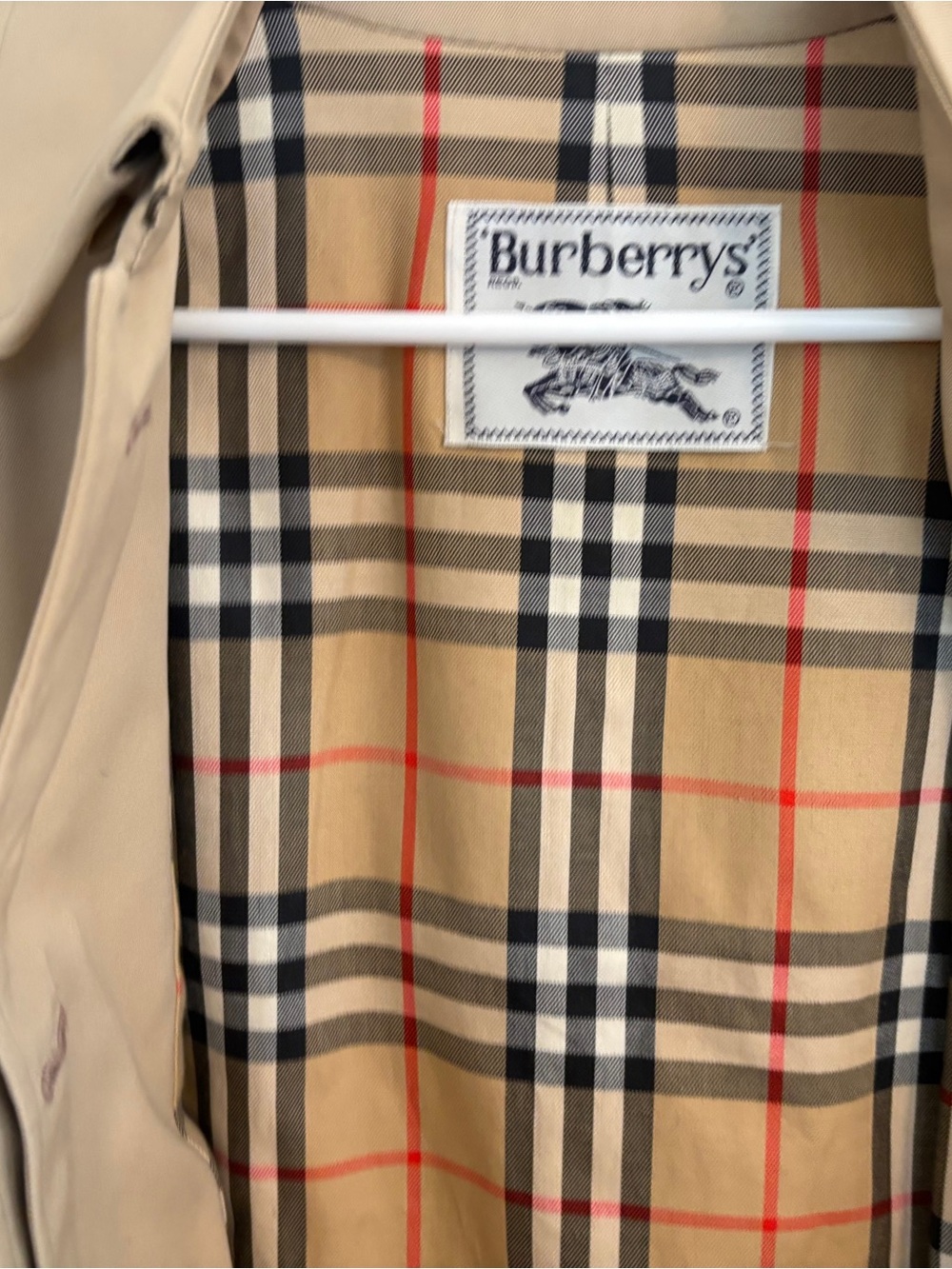 EUC-Burberry Vintage Trench Coat with Belted Waist. - Picture 4 of 13